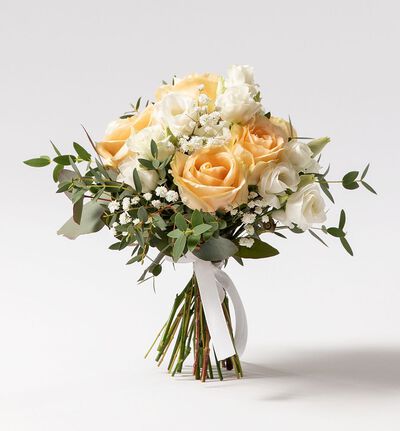 Brudepikebukett med fersken roser Brudepikebukett med fersken roser